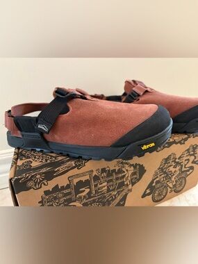 Bedrock Mountain Clogs Suede Desert Clay Men’s 9, Women’s 10 Never Worn